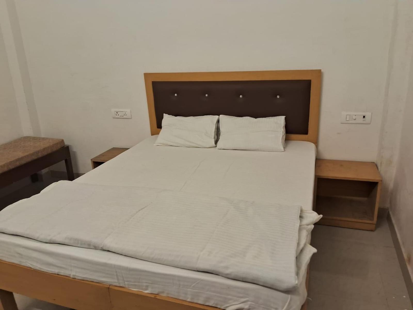 Rk Lawns Hotel Gonda Exterior foto